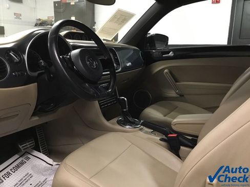 Used 2013 Volkswagen Beetle 2.0T image 32
