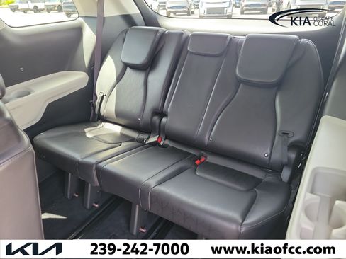 Used 2024 Kia Carnival LX FWD image 13