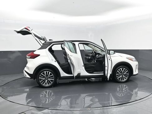 Used 2023 Nissan Kicks SV FWD image 27