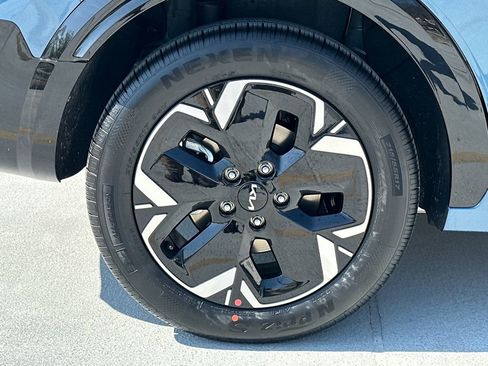 New 2026 Kia Niro Wind FWD image 8