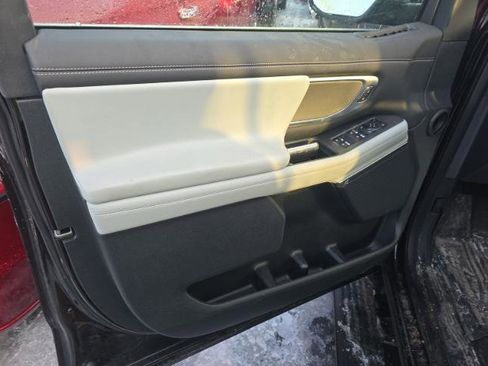 Used 2025 Ford Expedition Platinum image 11