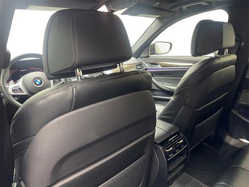 Used 2020 BMW M550i xDrive w/ Executive Package image 37