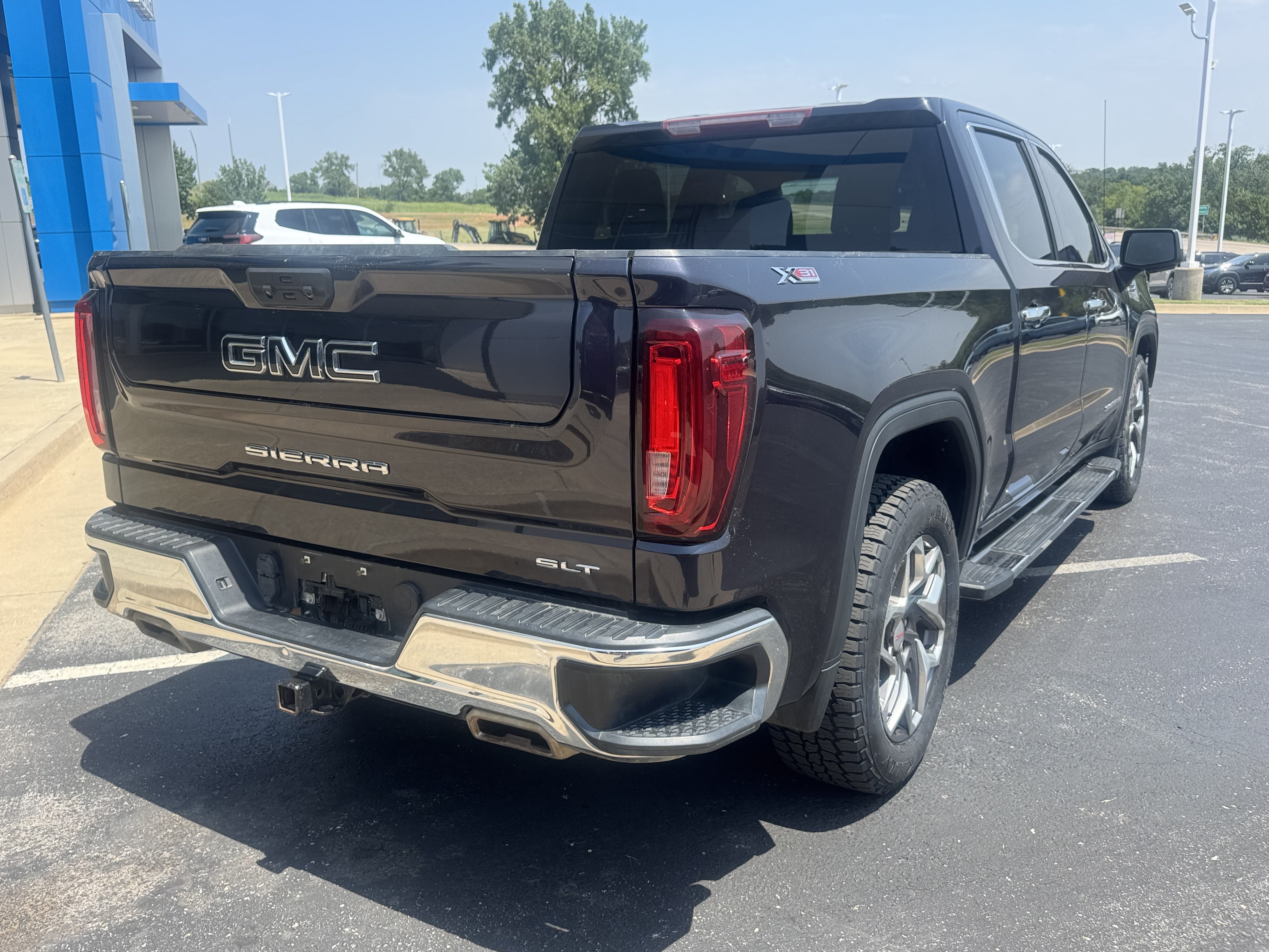 Used 2023 GMC Sierra 1500 SLT w/ SLT Premium Package AWD/4WD image 4