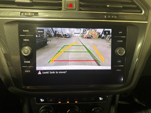 Used 2018 Volkswagen Tiguan SE image 20