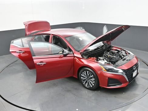 Used 2024 Nissan Altima 2.5 SV image 40