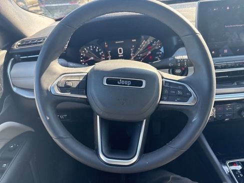 Used 2025 Jeep Compass Limited image 17