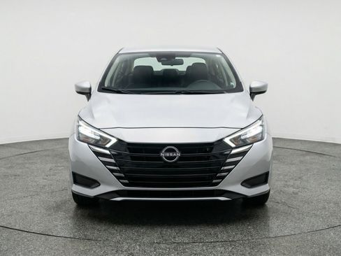 Used 2025 Nissan Versa SV image 2