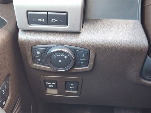 Used 2018 Ford F150 King Ranch w/ Equipment Group 601A Luxury AWD/4WD image 23