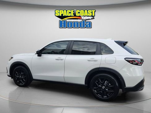 Used 2025 Honda HR-V Sport image 9