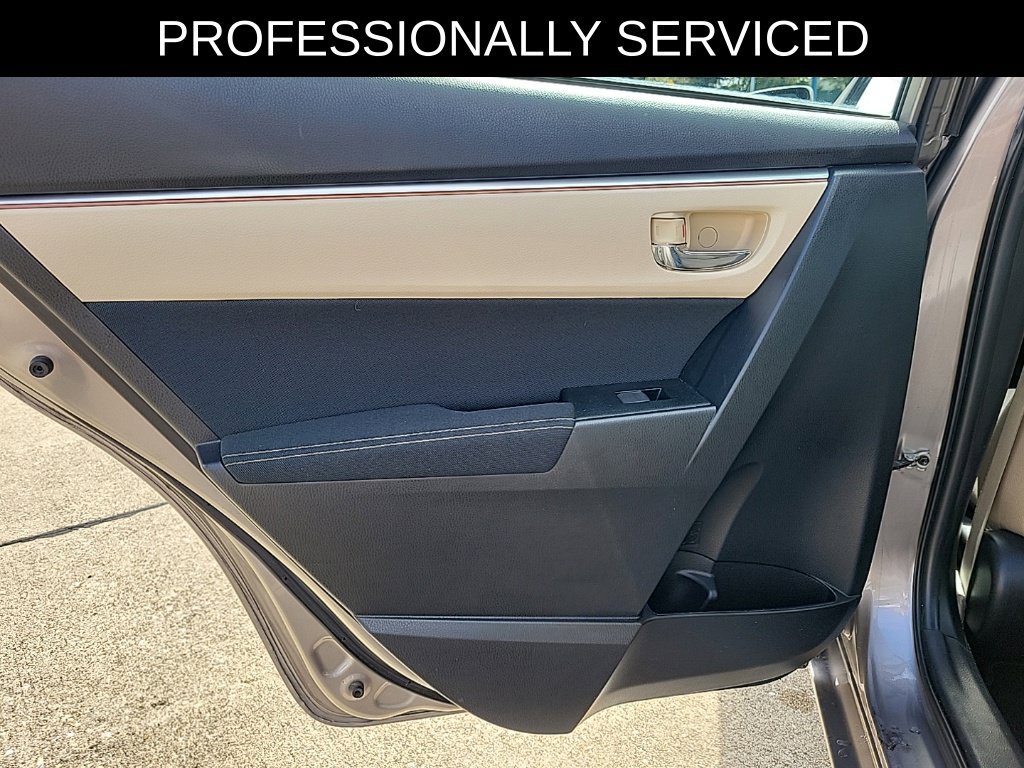 Used 2015 Toyota Corolla LE FWD image 12