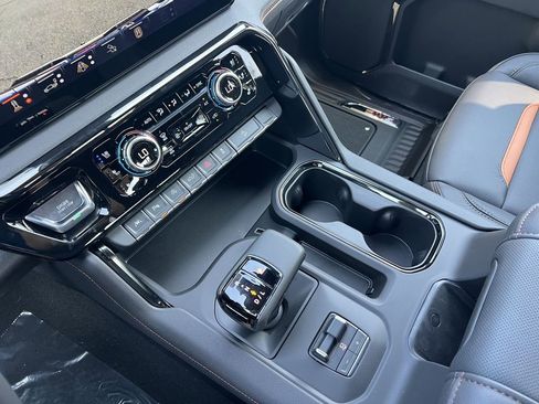 New 2025 GMC Sierra 1500 AT4 w/ Technology Package image 7