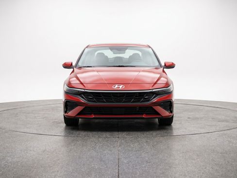 Used 2025 Hyundai Elantra SEL image 2
