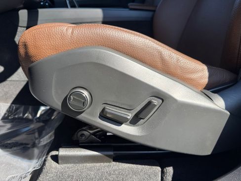 Certified 2023 Volvo XC60 B5 Plus AWD/4WD image 12