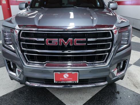 Used 2021 GMC Yukon SLT w/ SLT Premium Package image 4