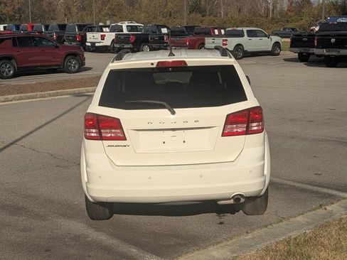 Used 2020 Dodge Journey SE w/ SE Popular Equipment Group image 4