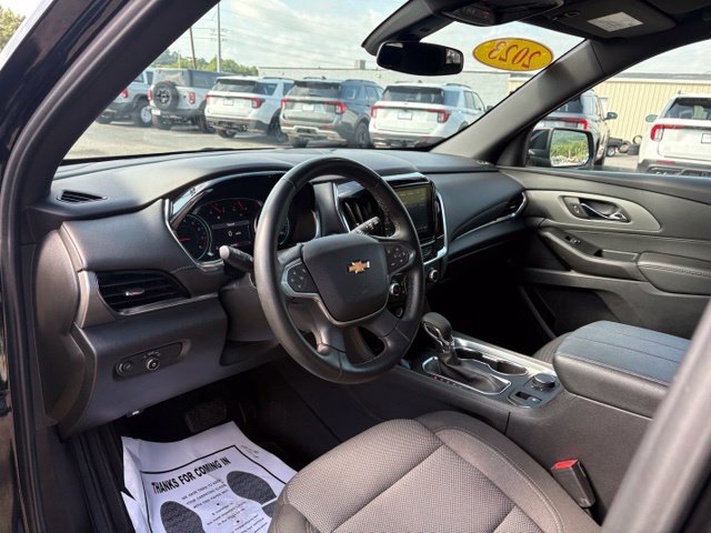 Used 2023 Chevrolet Traverse LT FWD image 3