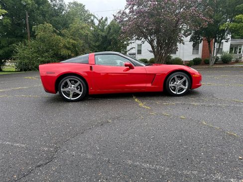 Used 2007 Chevrolet Corvette Coupe w/ Preferred Equipment Group RWD image 6