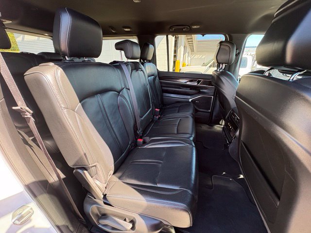 Used 2023 Jeep Wagoneer 4WD w/ Convenience Group I image 28
