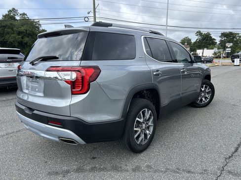 Used 2023 GMC Acadia SLT w/ Technology Package FWD image 7