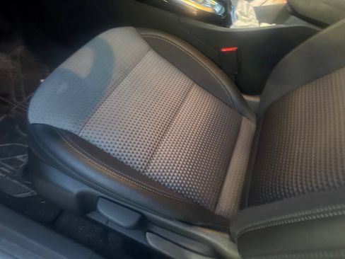 Used 2025 Chevrolet Trax LT FWD image 11