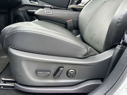 Used 2023 Nissan Ariya AWD image 14