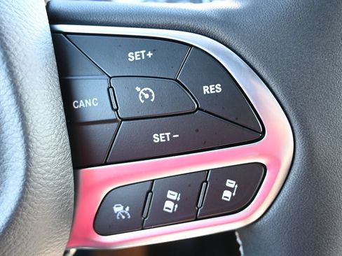 New 2026 Chrysler Pacifica Select AWD/4WD image 10