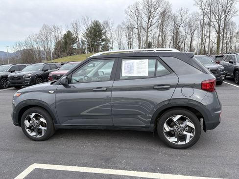 Used 2024 Hyundai Venue Limited image 5