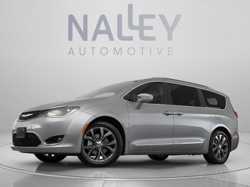 Used 2018 Chrysler Pacifica Limited FWD image 1