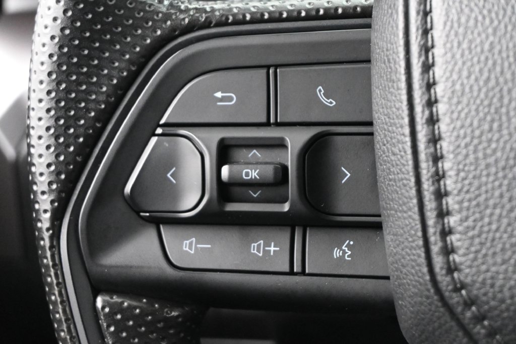 Used 2024 Toyota Tacoma SR5 AWD/4WD image 6
