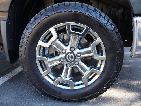 Used 2017 Nissan Titan SV image 44