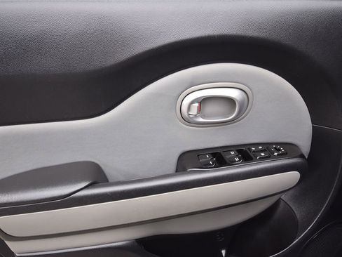 Used 2016 Kia Soul + image 20