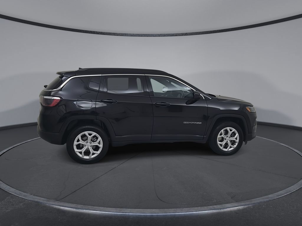 Used 2024 Jeep Compass Latitude AWD/4WD image 18