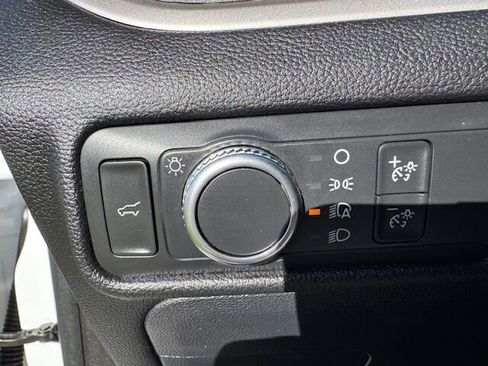 Used 2021 Ford Explorer XLT image 13