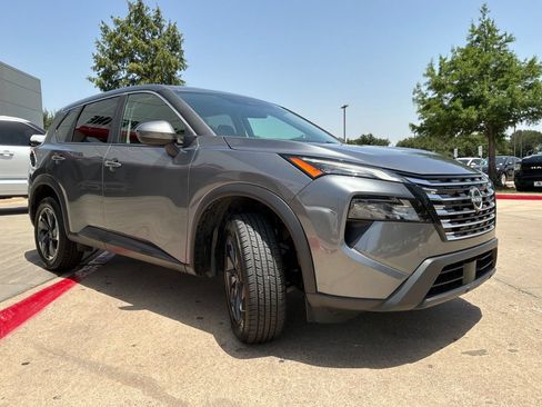Used 2025 Nissan Rogue SV FWD image 4