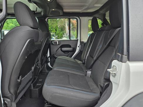 Used 2024 Jeep Wrangler Unlimited Rubicon 4xe AWD/4WD image 17