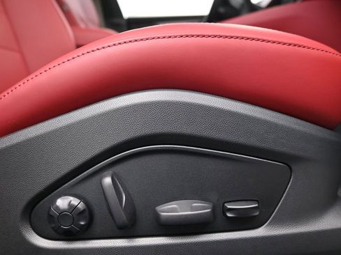 Certified 2025 Porsche Macan Turbo Electric image 15