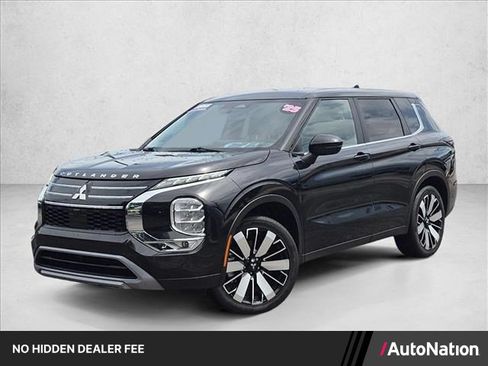 Used 2025 Mitsubishi Outlander SE FWD image 1