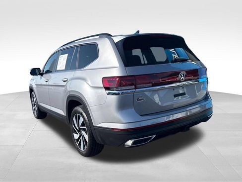 Used 2025 Volkswagen Atlas SE FWD image 3