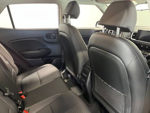 Used 2025 Hyundai Venue Limited FWD image 14