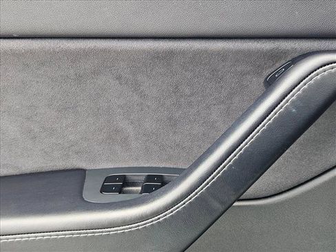 Used 2021 Tesla Model Y 2WD image 6