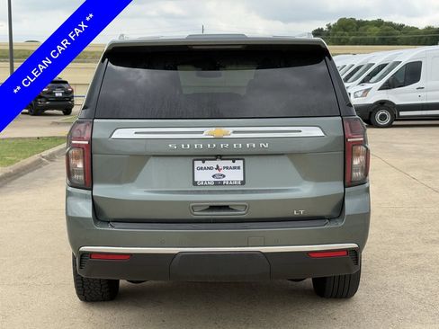 Used 2024 Chevrolet Suburban LT RWD image 7