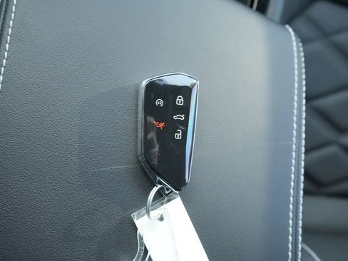 Used 2025 Volkswagen Atlas Cross Sport SE image 39