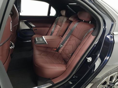 Used 2023 BMW 760i xDrive image 42