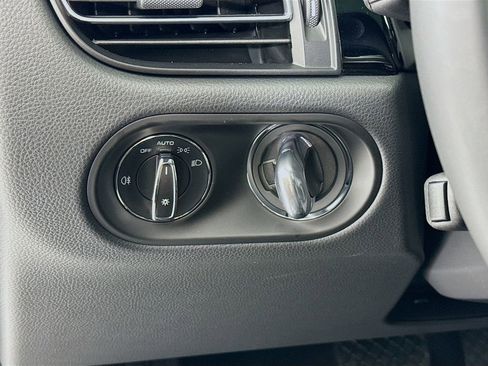 New 2026 Porsche Macan image 16