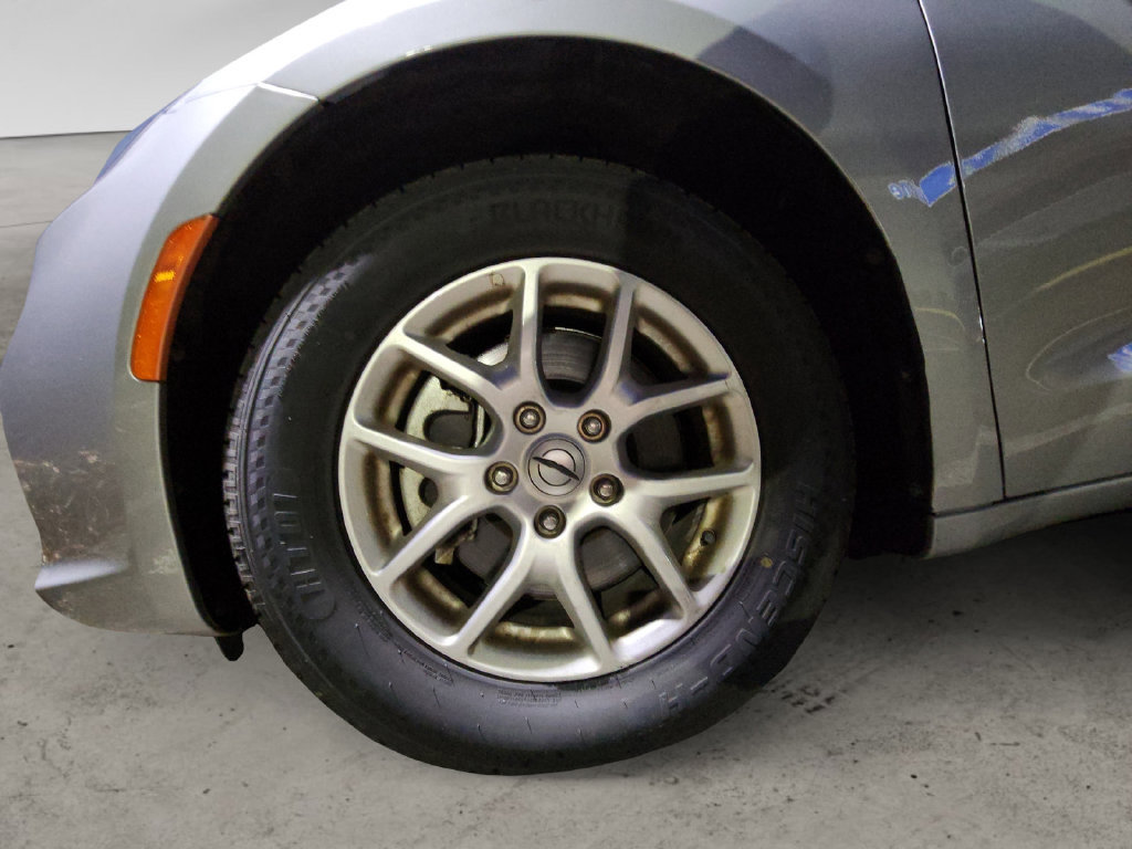Used 2024 Chrysler Pacifica Touring-L FWD image 10