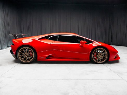 Used 2023 Lamborghini Huracan EVO AWD/4WD image 18
