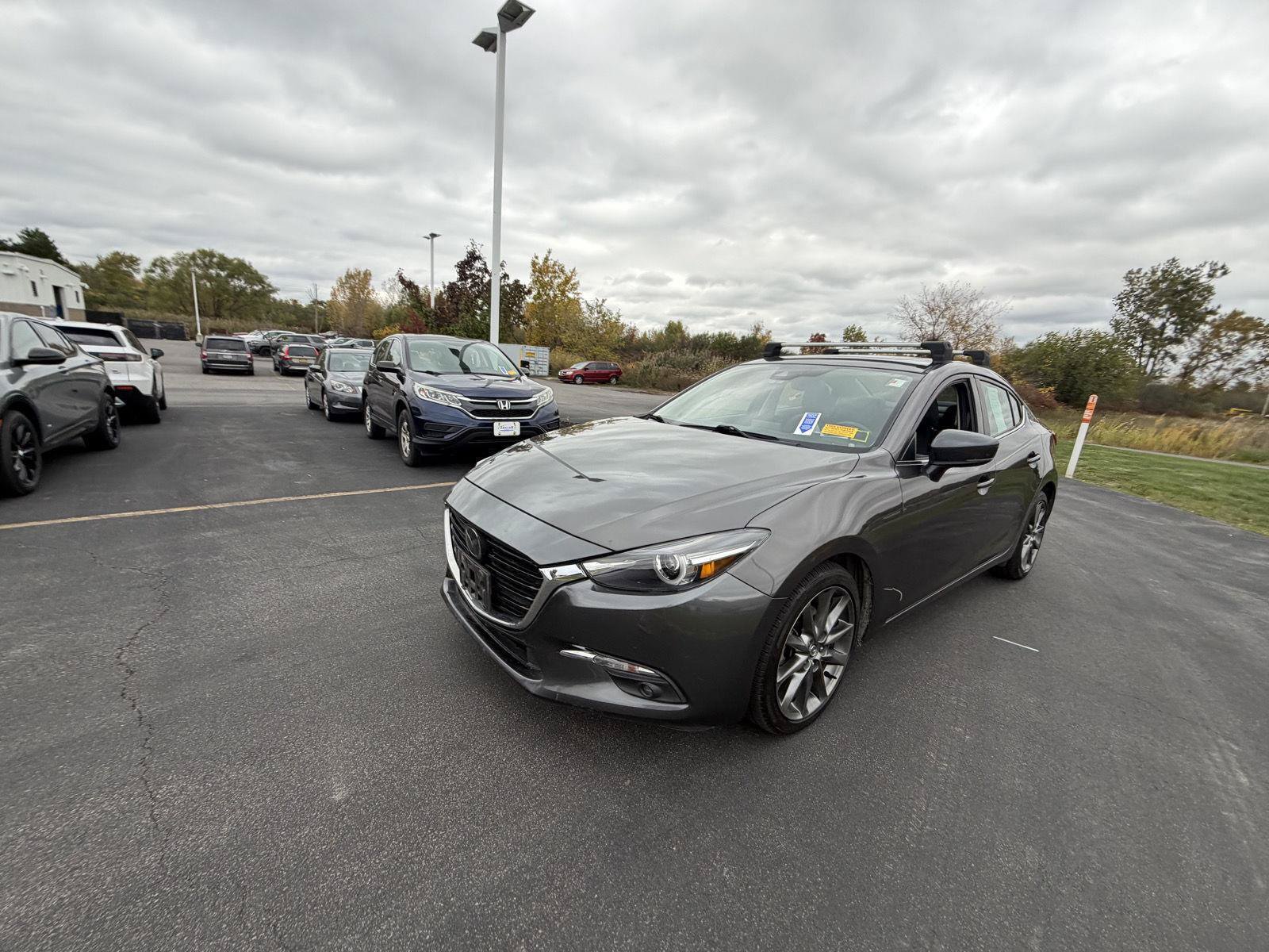 Used 2018 MAZDA MAZDA3 Grand Touring w/ Premium Equipment Package FWD image 3
