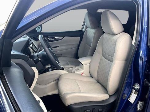 Certified 2020 Nissan Rogue Sport SV FWD image 8