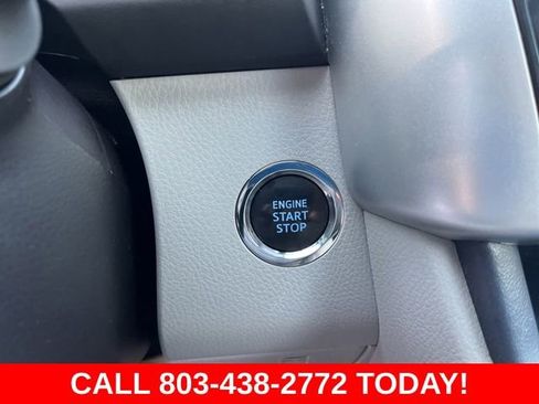 Used 2019 Toyota Highlander XLE FWD image 22