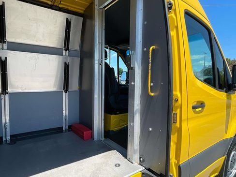Used 2021 Mercedes-Benz Sprinter 2500 w/ Acoustic Package image 19
